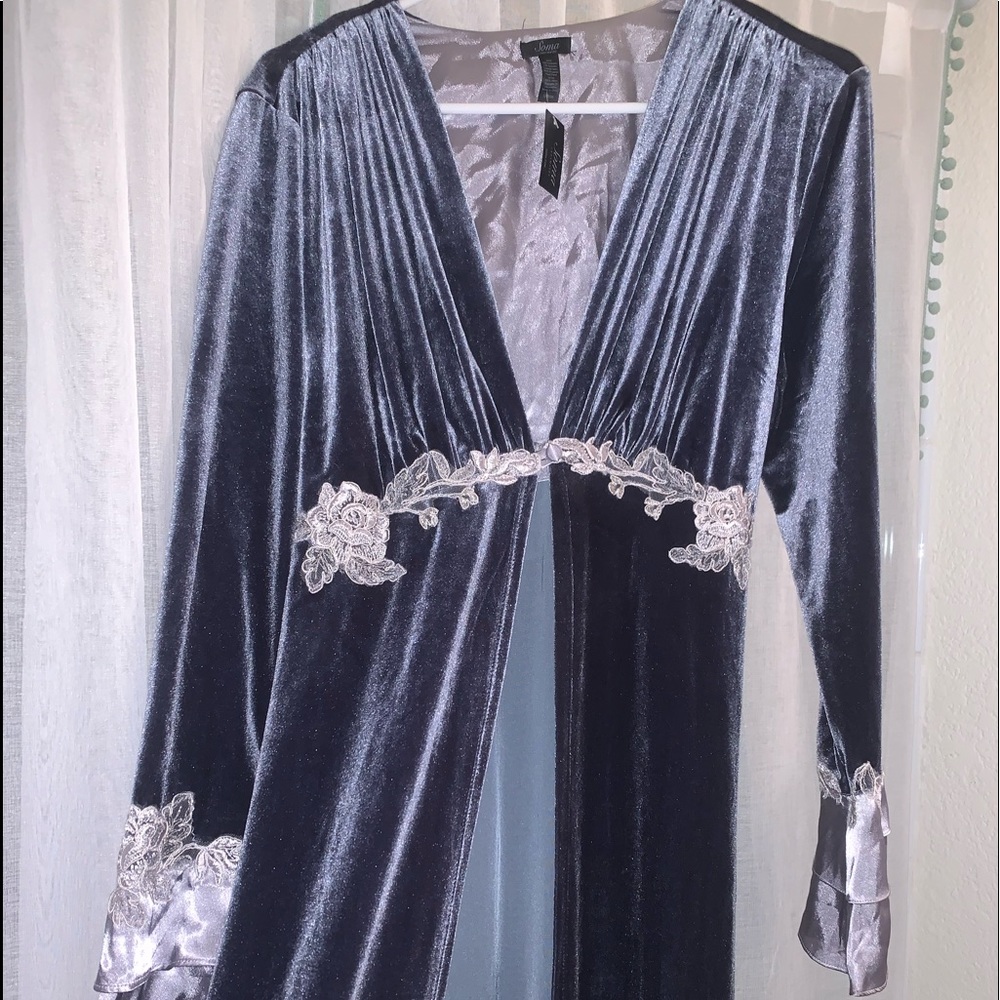 Soma intimates velvet robe